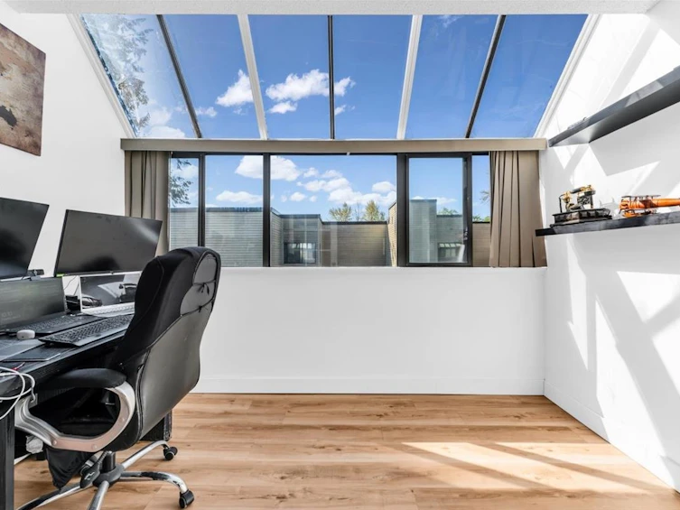 3295 Mountain Highway, North Vancouver, BC, V7K 2H4 - 3