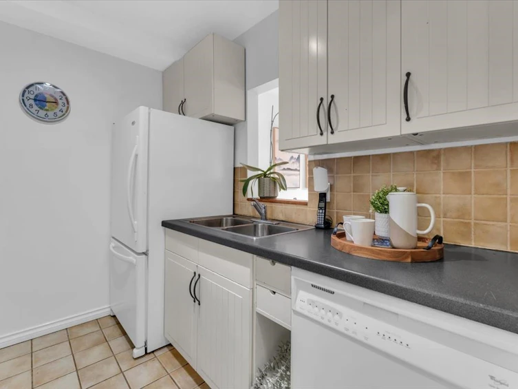 3295 Mountain Highway, North Vancouver, BC, V7K 2H4 - 14