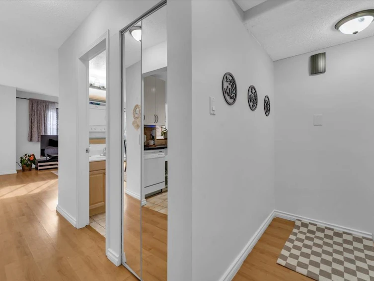 3295 Mountain Highway, North Vancouver, BC, V7K 2H4 - 35