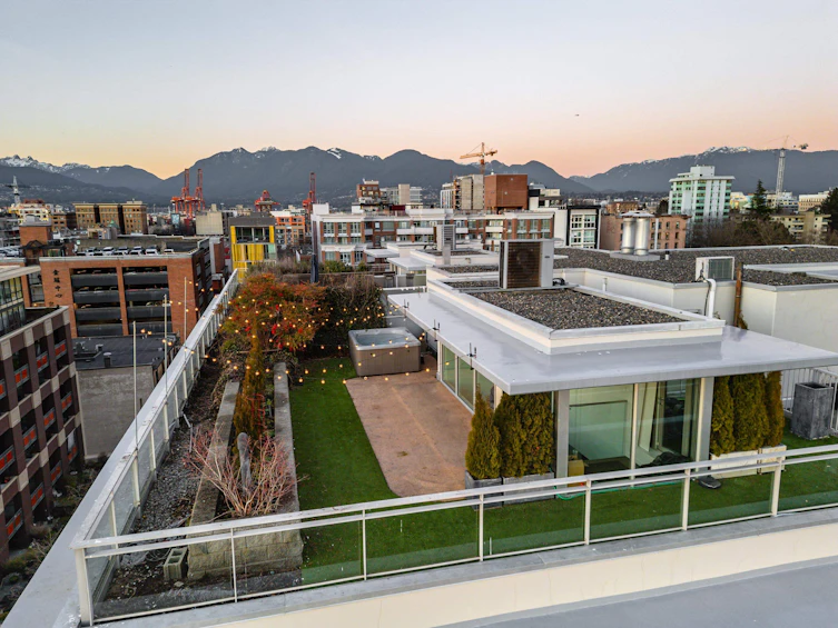 801-221 Union Street, Vancouver, BC, V6A 0B4 - 2