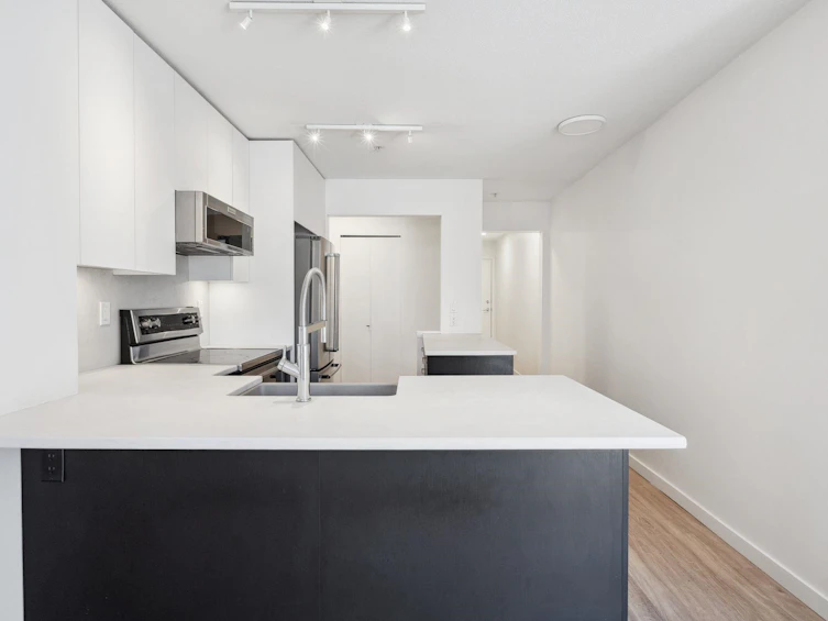 300-137 E 1st Street, North Vancouver, BC, V7L 1B2 - 28