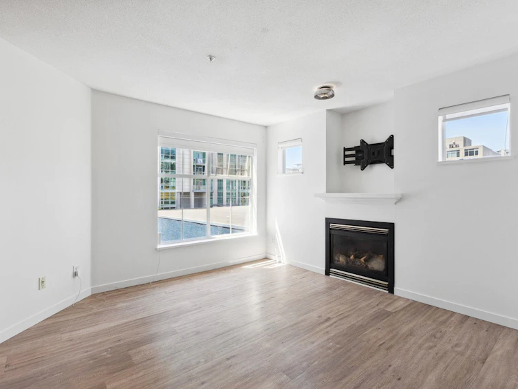 300-137 E 1st Street, North Vancouver, BC, V7L 1B2 - 6