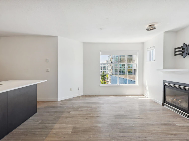 300-137 E 1st Street, North Vancouver, BC, V7L 1B2 - 32