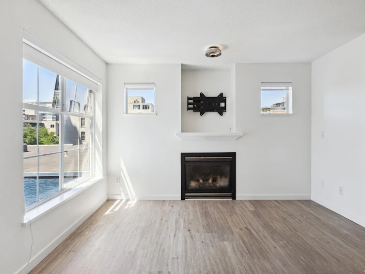 300-137 E 1st Street, North Vancouver, BC, V7L 1B2 - 10