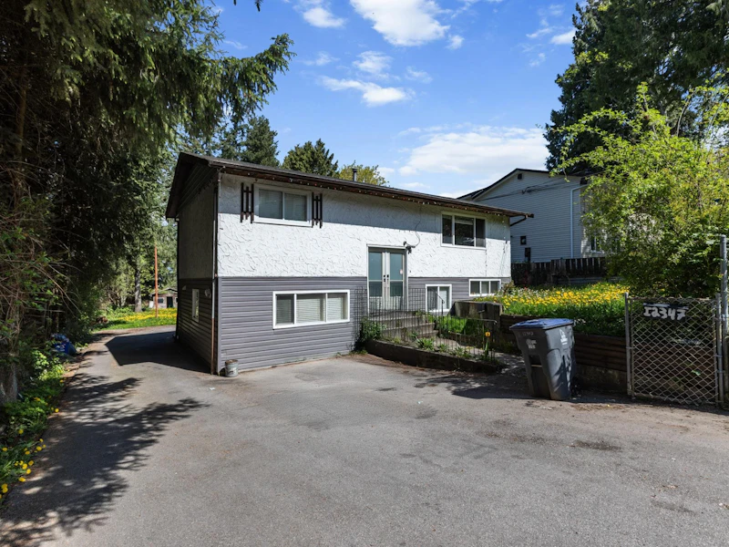 12347 103a Avenue, Surrey BC V3V 3H1