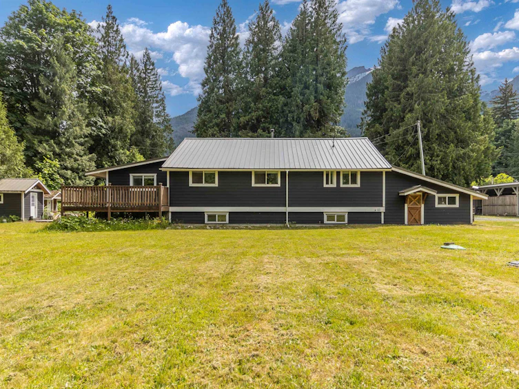 14848 Squamish Valley Road, Squamish, BC, V0N 1H0 - 2
