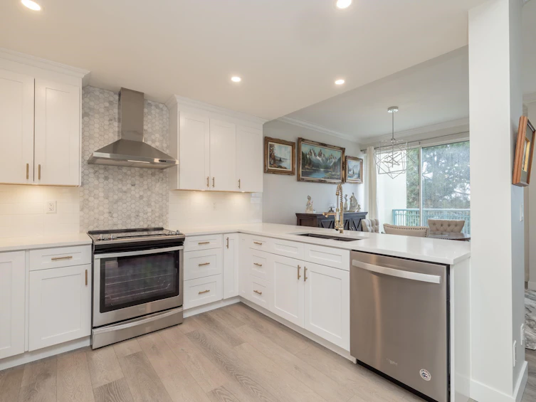 411-1785 Martin Drive, Surrey, BC, V4A 9T5 - 2