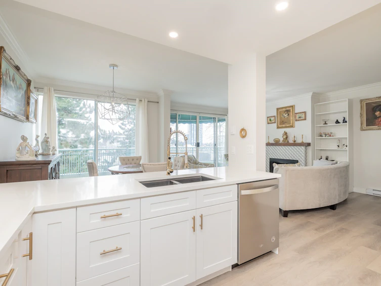 411-1785 Martin Drive, Surrey, BC, V4A 9T5 - 5
