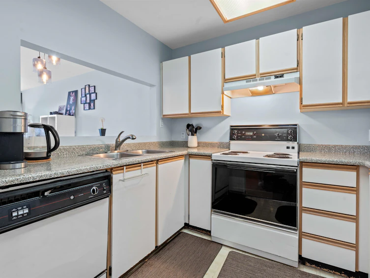 103-918 Roderick Avenue, Coquitlam, BC, V3K 1R1 - 2
