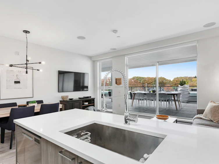 PH1-979 E 19th Avenue, Vancouver, BC, V5V 1K7 - 11