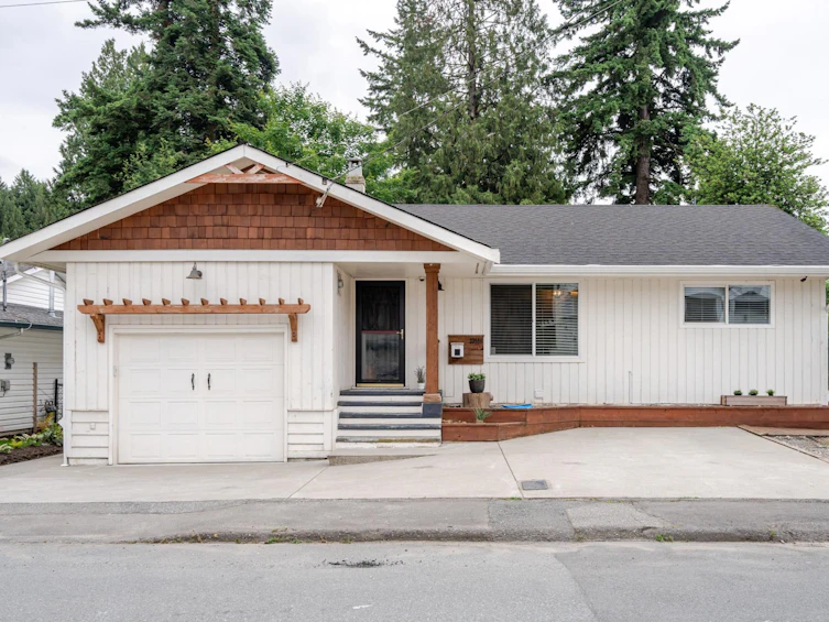 33986 Walnut Avenue, Abbotsford, BC, V2S 2S5 - 2
