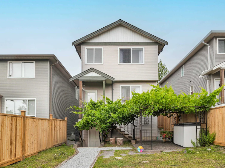 24372 103 Avenue, Maple Ridge, BC, V2W 2E7 - 2