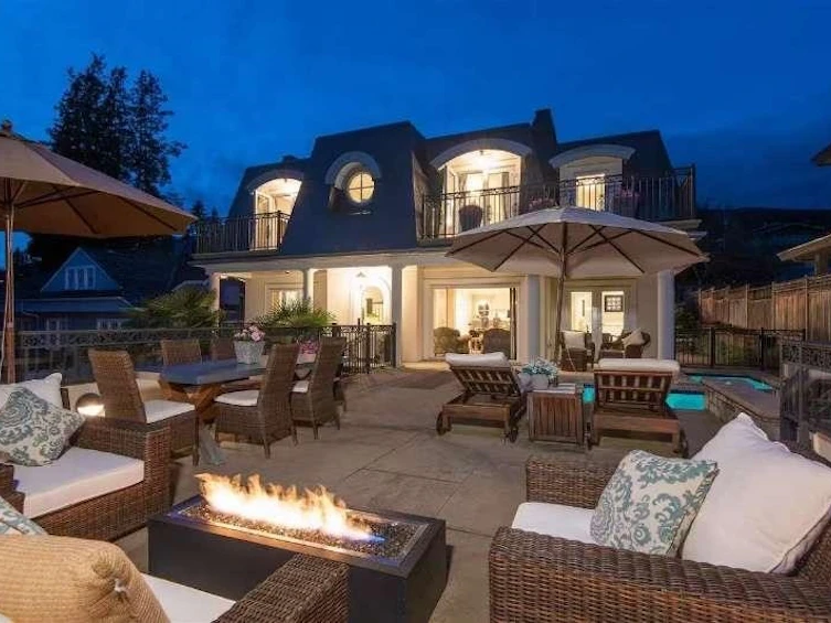 2285 Kings Avenue, West Vancouver, BC, V7V 2C1