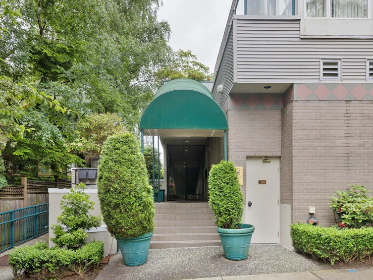 306-3590 W 26th Avenue, Vancouver, BC, V6S 1N9 - 2