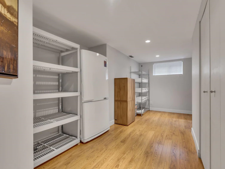 5853 Grousewoods Crescent, North Vancouver, BC, V7R 4V3 - 18