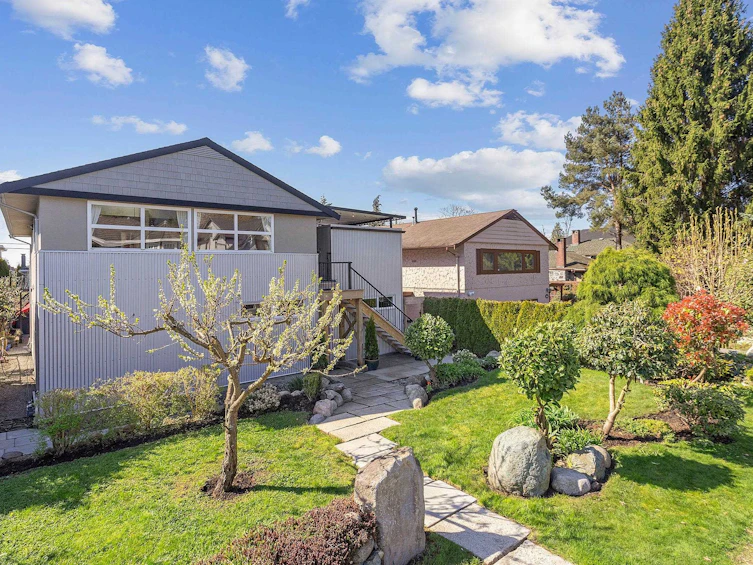 329 E 19th Street, North Vancouver, BC, V7L 2Z4 - 2
