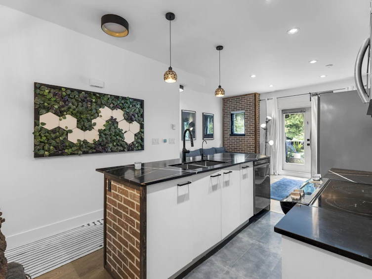 121-3382 Viewmount Drive, Port Moody, BC, V3H 2M1 - 9