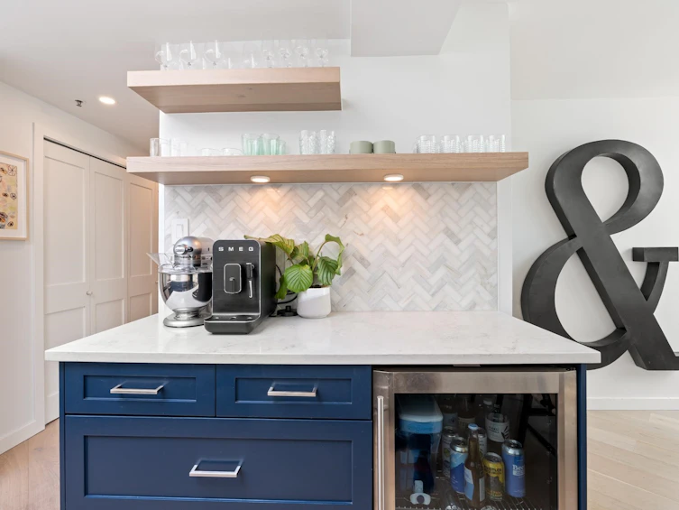 204-565 17th Street, West Vancouver, BC, V7V 3S9 - 2