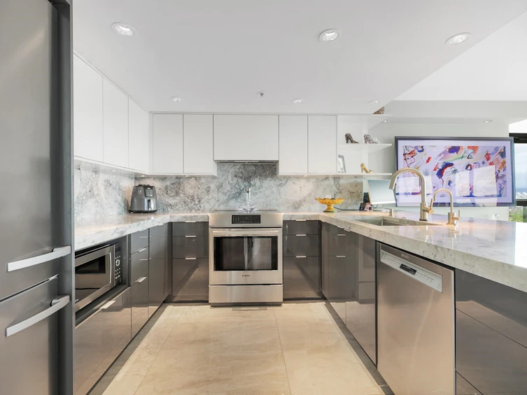2402-1128 Quebec Street, Vancouver, BC, V6A 4E1 - 2