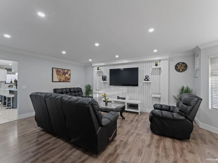 8828 146 Street, Surrey, BC, V3R 6R2 - 8