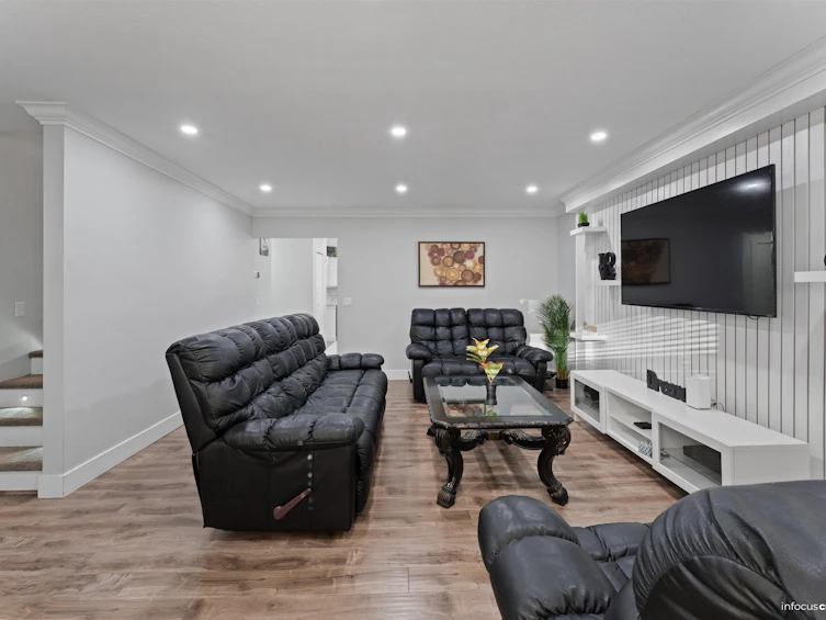 8828 146 Street, Surrey, BC, V3R 6R2 - 9