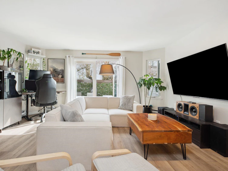 102-1535 Chesterfield Avenue, North Vancouver, BC, V7M 2N5 - 2