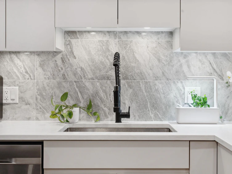 102-1535 Chesterfield Avenue, North Vancouver, BC, V7M 2N5 - 6