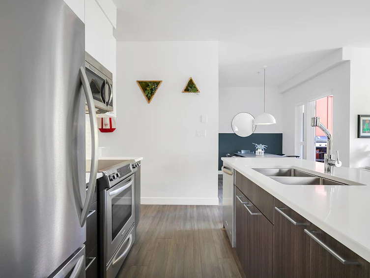 201-1201 W 16th Street, North Vancouver, BC, V7P 1R5 - 7