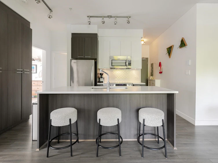 201-1201 W 16th Street, North Vancouver, BC, V7P 1R5 - 4