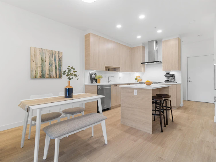 413-7579 16th Street, Burnaby, BC, V3N 0H7 - 2