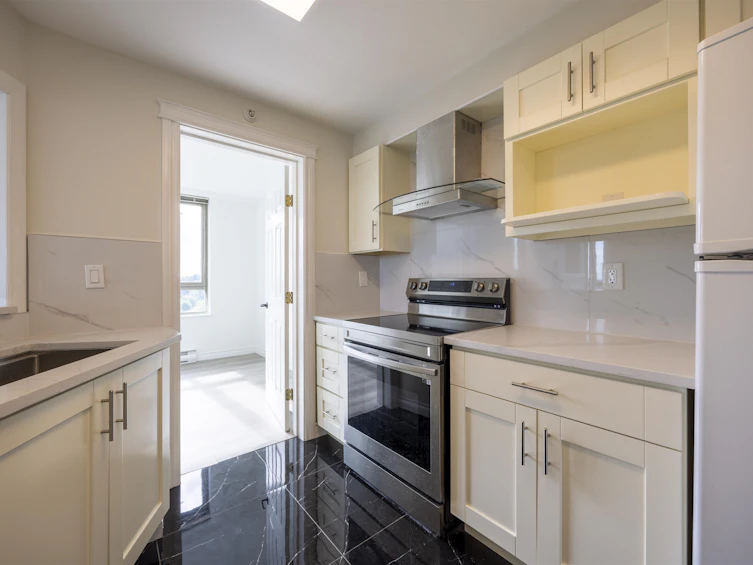 1501-3070 Guildford Way, Coquitlam, BC, V3B 7R8 - 3