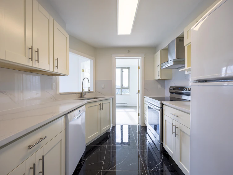 1501-3070 Guildford Way, Coquitlam, BC, V3B 7R8 - 2