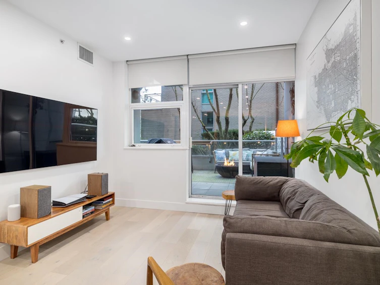 301-168 E Esplanade, North Vancouver, BC, V7L 4X8 - 8