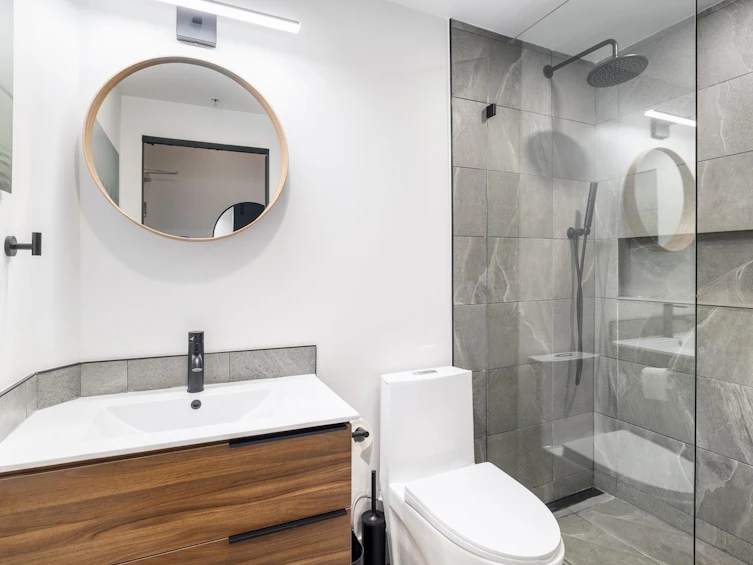 301-168 E Esplanade, North Vancouver, BC, V7L 4X8 - 18