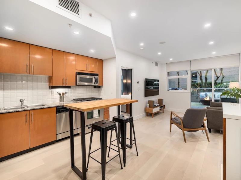 301 - 168 E Esplanade Street, North Vancouver BC V7L 4X8