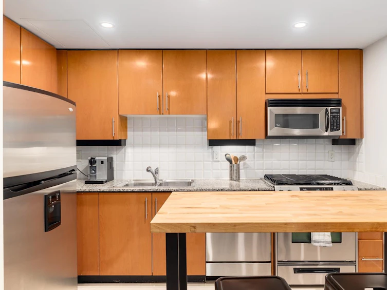 301-168 E Esplanade, North Vancouver, BC, V7L 4X8 - 2