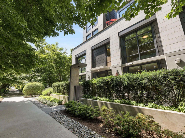 2693 Maple Street, Vancouver, BC, V6J 3T7 - 2