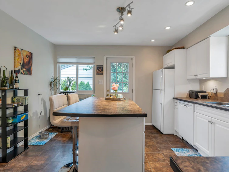 15367 20a Avenue, Surrey, BC, V4A 5G3 - 5