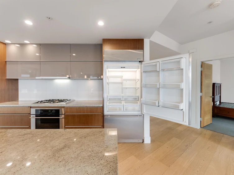 2995 Wall Street, Vancouver, BC, V5K 0A6 - 4