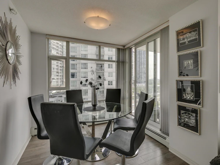 802-1199 Marinaside Crescent, Vancouver, BC, V6Z 2Y2 - 3