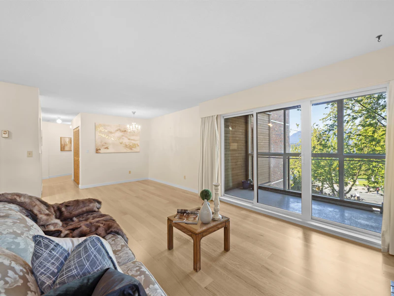 303 - 2410 Cornwall Avenue, Vancouver BC V6K 1B8