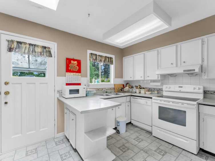 8475 Hall Place, Delta, BC, V4C 6A1 - 15