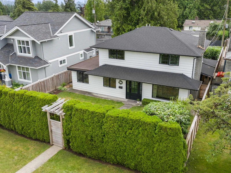 529 E 20th Street, North Vancouver BC V7L 3B4