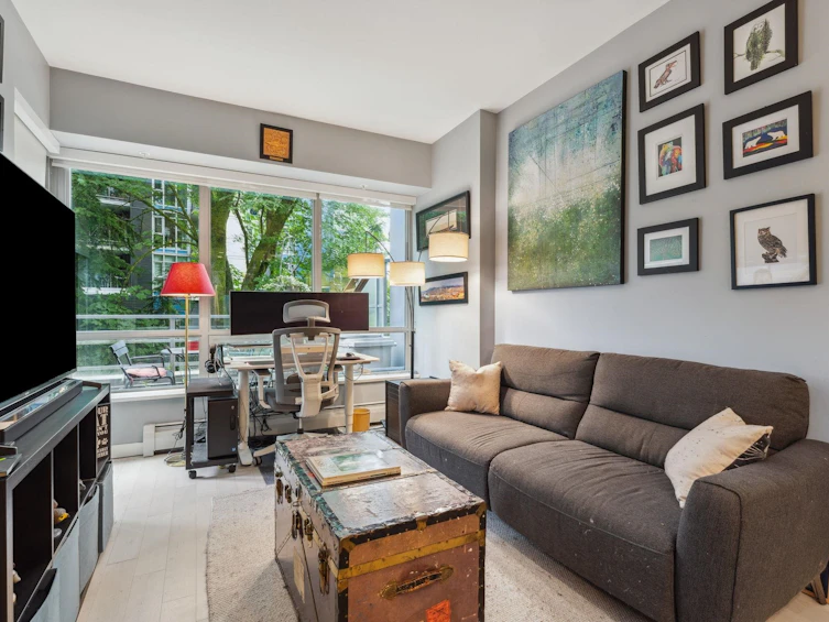 002-9060 University Crescent, Burnaby, BC, V5A 0E1 - 3
