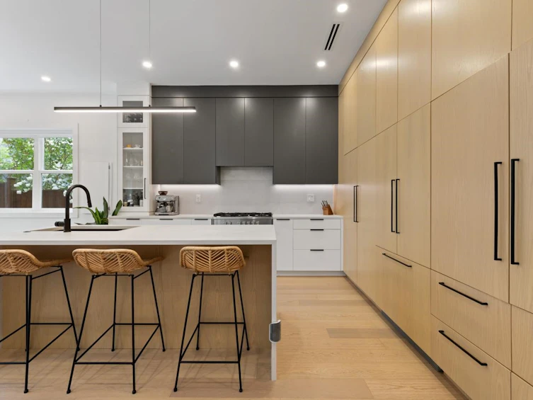 2075 E 6th Avenue, Vancouver, BC, V5N 1P8 - 10