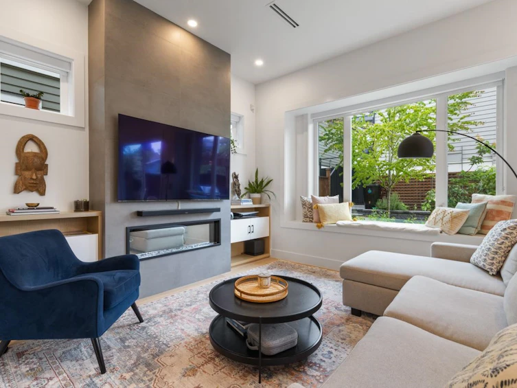 2075 E 6th Avenue, Vancouver, BC, V5N 1P8 - 2