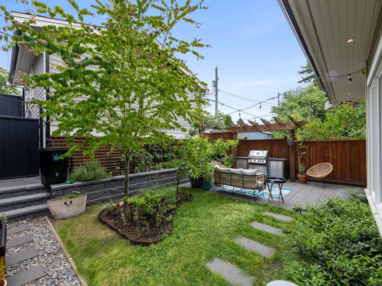 2075 E 6th Avenue, Vancouver, BC, V5N 1P8 - 27
