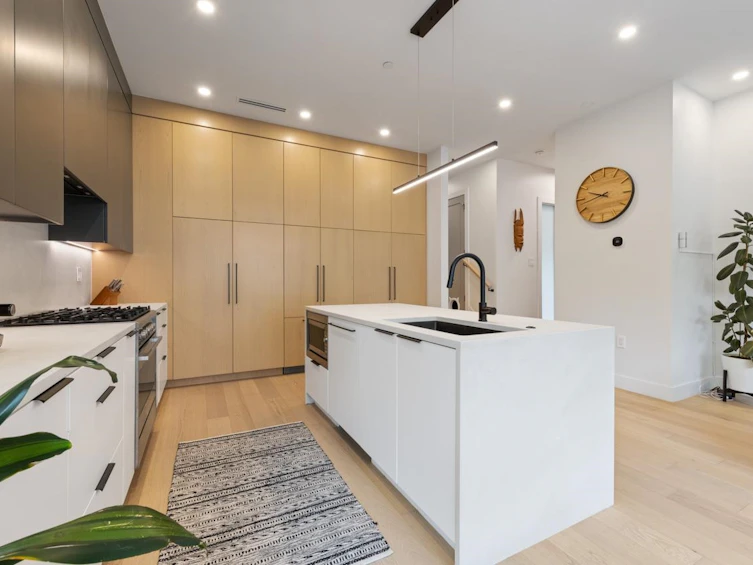 2075 E 6th Avenue, Vancouver, BC, V5N 1P8 - 7