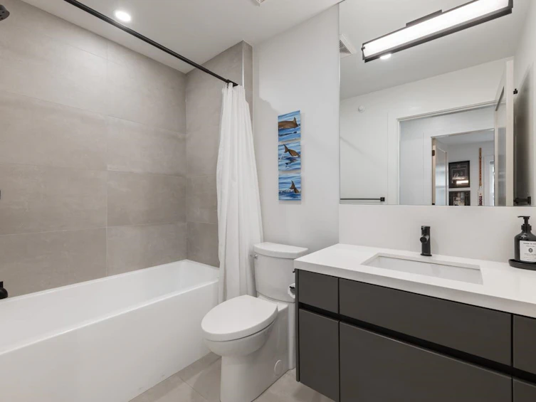 2075 E 6th Avenue, Vancouver, BC, V5N 1P8 - 24