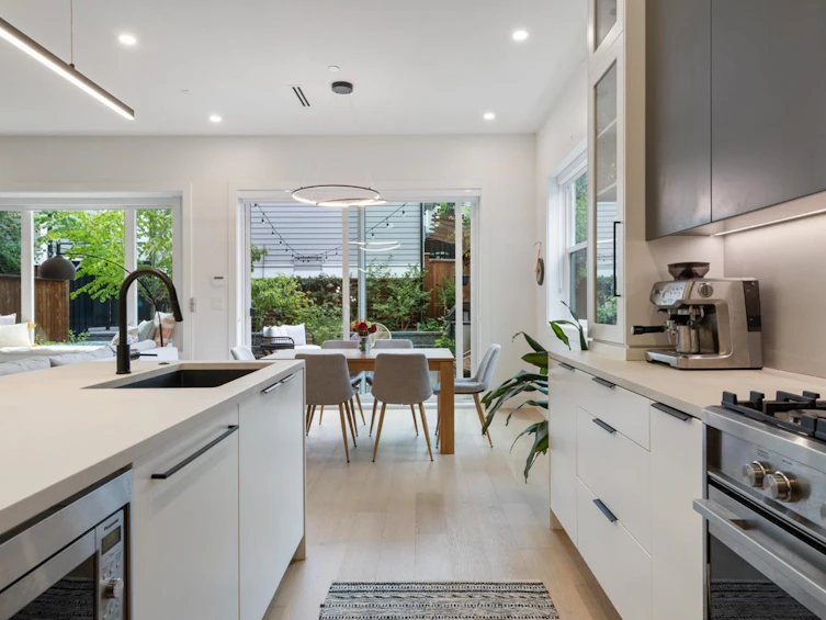 2075 E 6th Avenue, Vancouver, BC, V5N 1P8 - 12